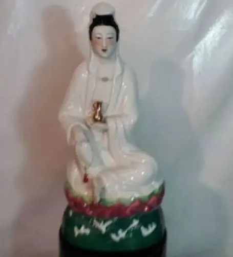 Escultura kuan yin em porcelana 