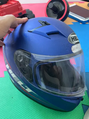 Capacete usado em bom estado