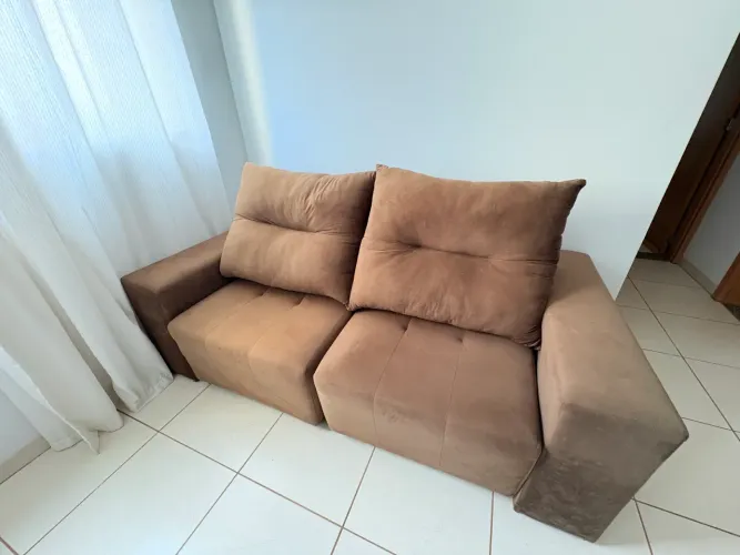 Sofá marrom 2 lugares