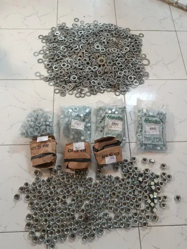 Parafusos, porcas e arruelas com preço de ocasião!