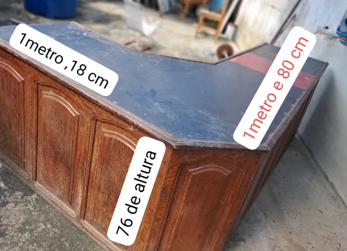 Vendo balcão de madeira precisando de pintura