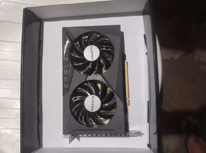 Placa de vídeo RX 6500 XT 4gb (com defeito)