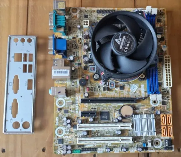 Placa Mãe Lga 1155 Chip H61 PcWare IPMH61R2 DDr3 com Processador