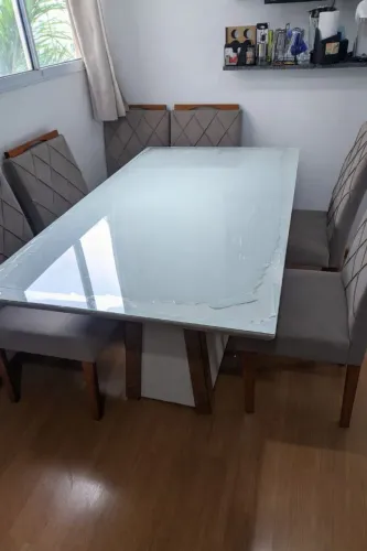 Vendo mesa tampo de vidro 6 lugares com as cadeiras ... LEIA A DESCRIÇÃO
