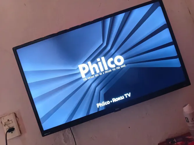 Tv philco 32 roku novinha em perfeito estado com pouco tempo de uso