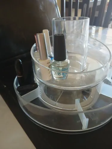 Organizador Umbra Cascada é ideal para cosméticos, maquiagem, temperos ou papelaria. 