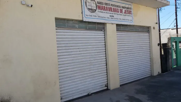 Casa e salão comercial e Edicula