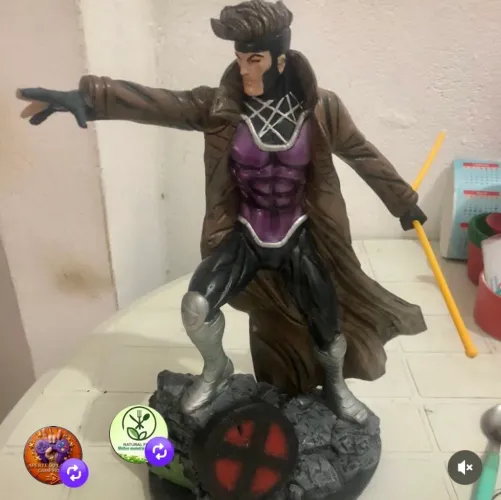 Escultura de super herói 