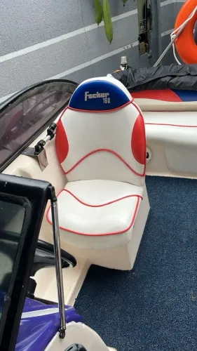 Lancha Focker 16 pés, ano 2005, motor Yamaha 90 HP