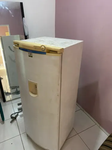 Vendo geladeira está gelando muito!