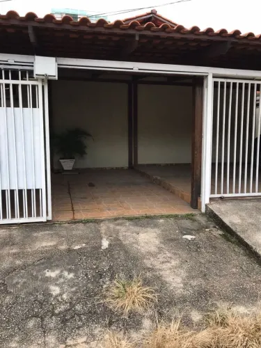ALUGA-SE - Casa Geminada no Bairro Lúcio de Abreu