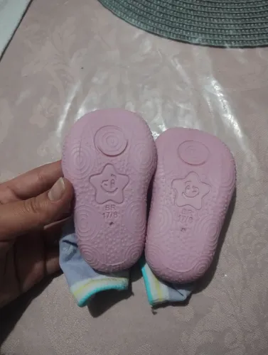 Meia infantil com solado de borracha