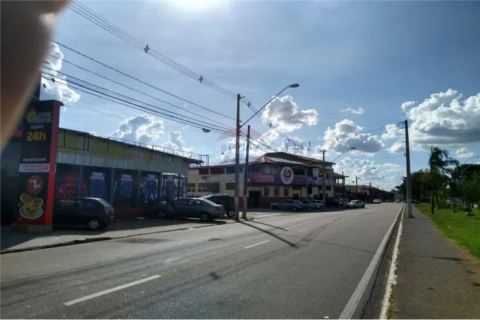 Salão de esquina para locação, Avenida principal do bairro