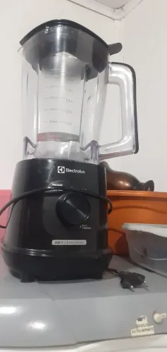Vendo liquidificador Electrolux novo interessados chamar *