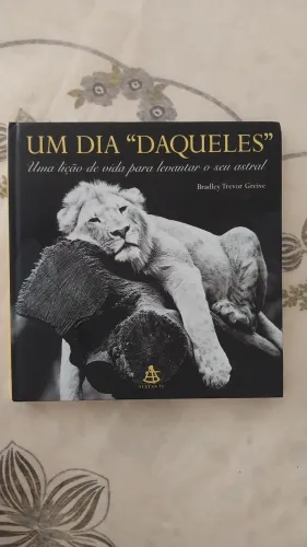 LIVRO UM DIA DAQUELES - BRADLEY TREVOR GREIVE