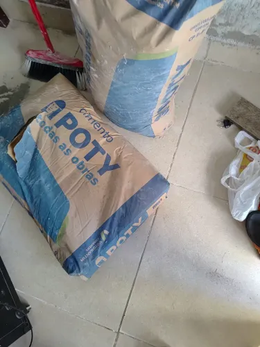 Dois sacos de cimento 50 kg cada poty