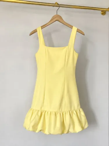 Vende-se vestido amarelo médio