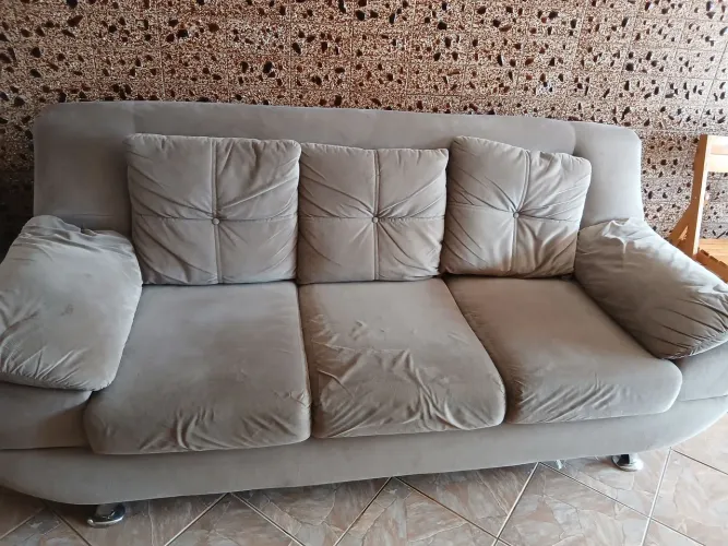 Vendo sofá de dois e três lugar bem conservado.