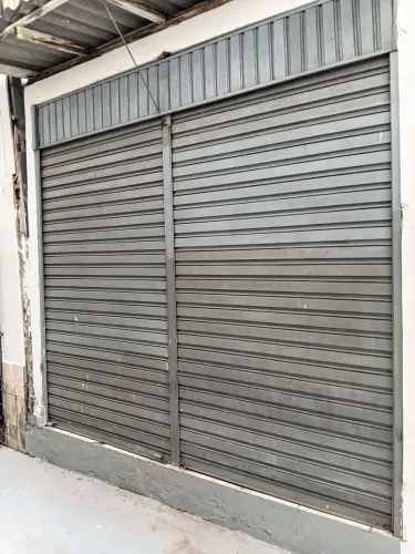 Excelente Porta de rolar.