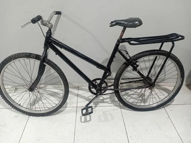 Bicicleta rodando de boa