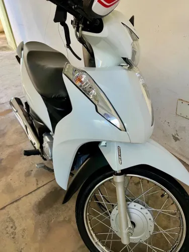Honda Biz 110i muito nova.