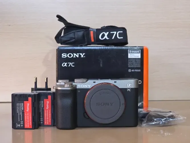 Câmera Sony a7C 24.2MP 4K Prata sem marca de uso, semi-nova.