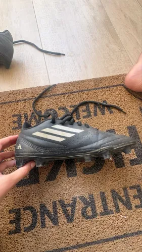 Chuteira de campo infantil da adidas original