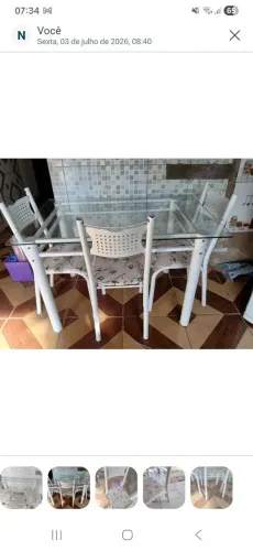 Mesa de vidro com 3 cadeiras