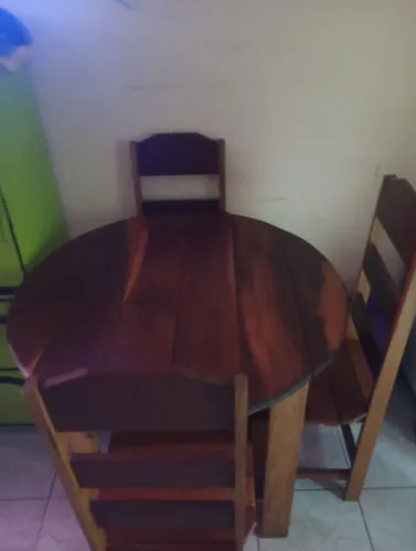 Vende-se jogo de mesa com 4 cadeiras