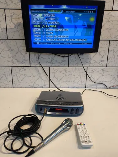Videokê POP 200 aparelho de videokê (karaokê) um microfone com fio e um controle remoto