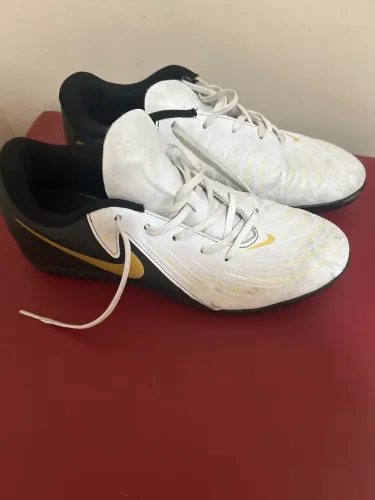 Tênis de futsal 