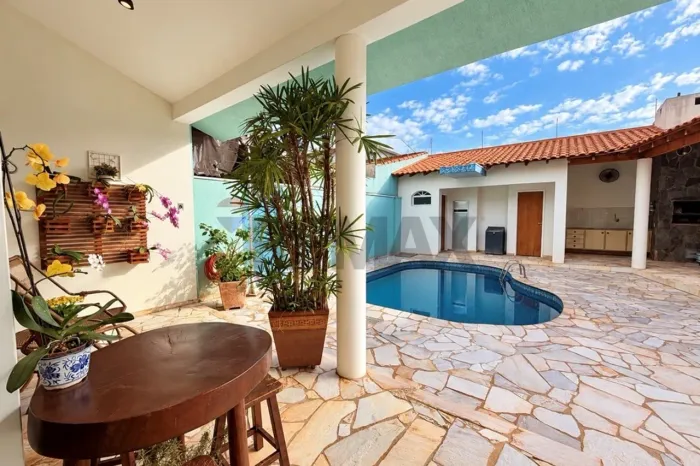 CASA IMPONENTE NO CAMPOS ELÍSEOS: PISCINA, ÁREA GOURMET E SAUNA PRIVATIVA!
