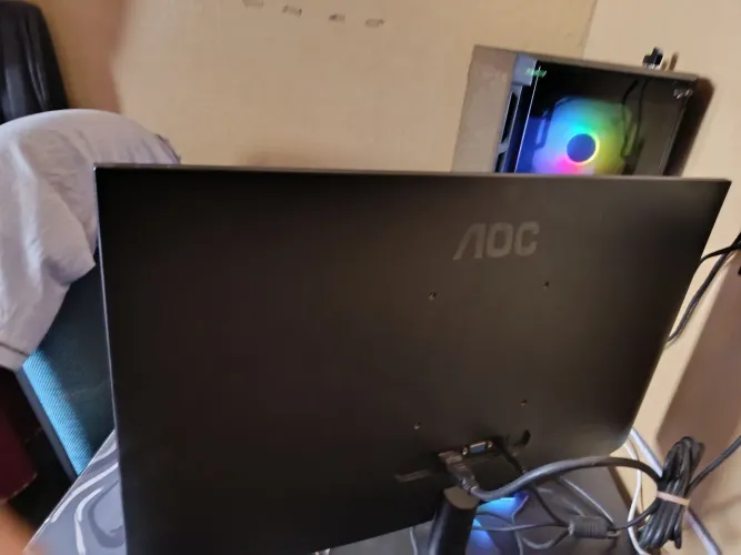 Vendo monitor com defeito