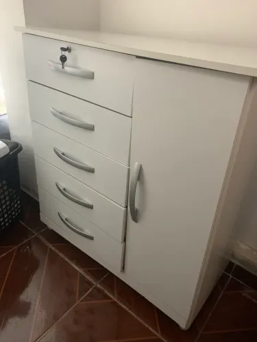 Cômoda com 5 gavetas