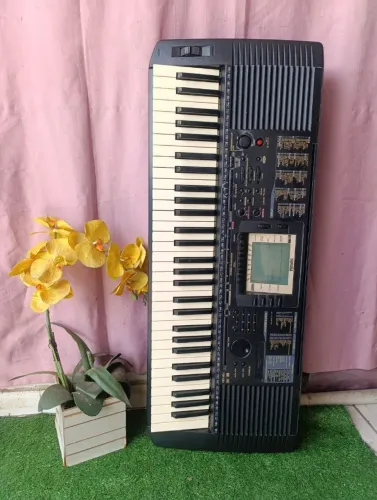 Lindo teclado Yamaha PSR 530 programado semi novo