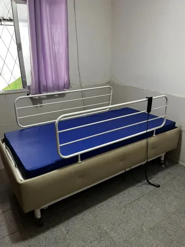Cama elétrica hospitalar para pessoa acamada