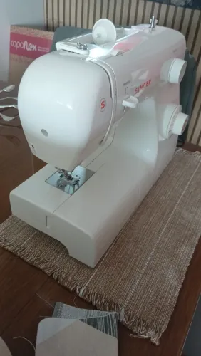 Máquina de costura novíssima