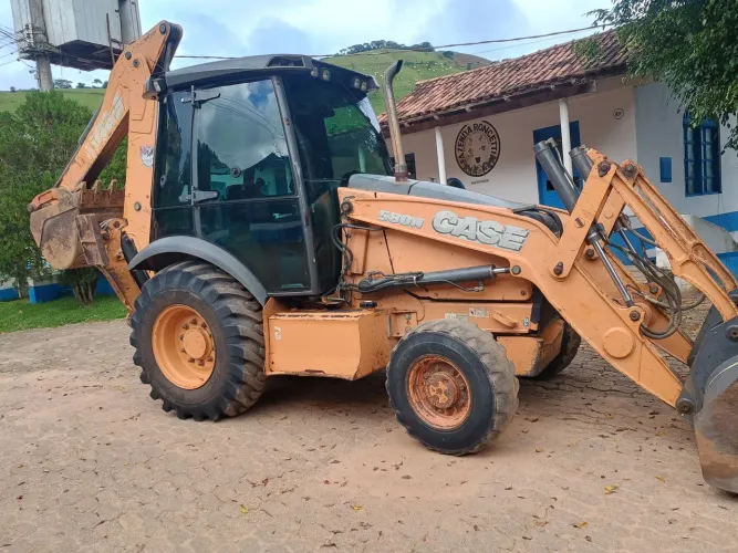 Retroescavadeira Case 580N