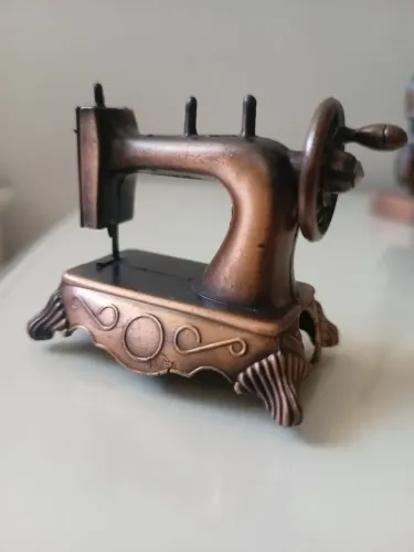 Miniatura apontador de ferro máquina de costura