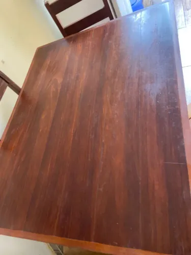 Vendo Conjunto de Mesa e Cadeiras De Madeira Macacaúba