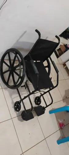 Cadeira de rodas semi nova