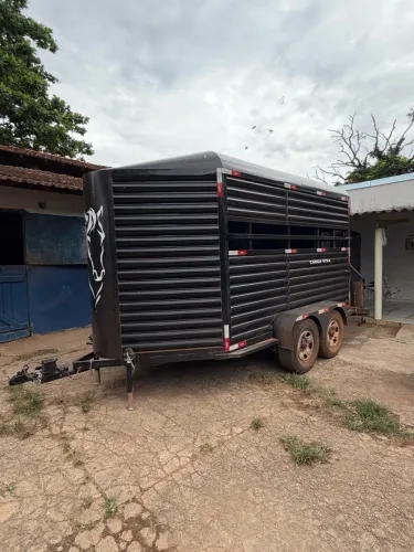 Trailler 3 cavalos 