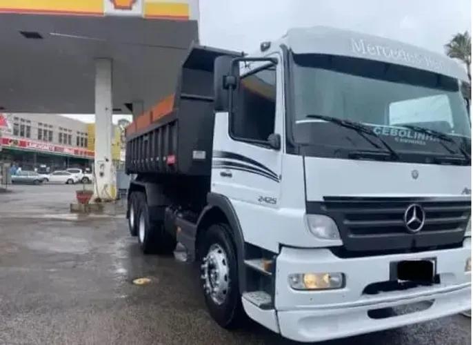 MB atego 2425 2010 caçamba