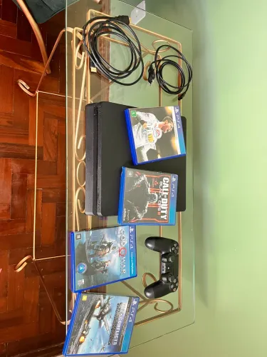 PS4 Slim 1TB + 1 manete + 4 jogos originais + 1 cabo HDMI (usados)