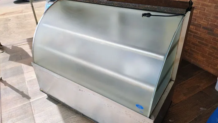 Balcão refrigerado e balcão quente