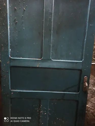 Porta boa madeira boa no precinho 80 reais chama no zap