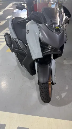 X Max 300