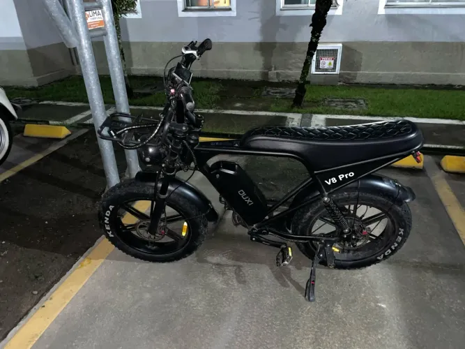 V8 pro SEMI NOVA