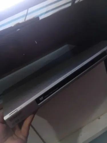 Aparelho de DVD Sony,acompanha cabos e mais de 1000 filmes em DVD..