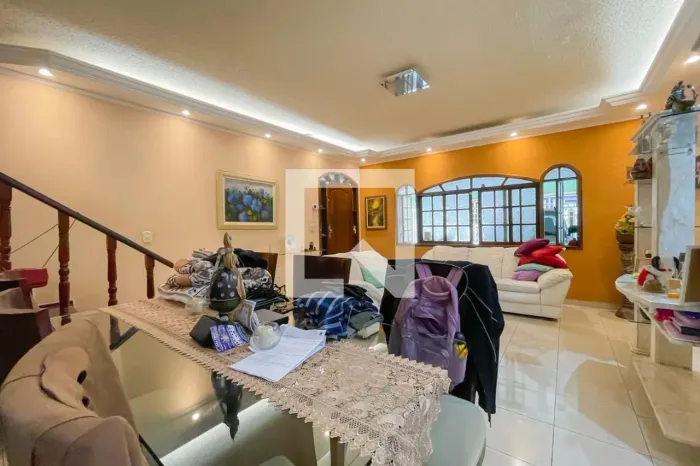 Casa à Venda - Jardim das Flores, 2 Quartos, 215 m2